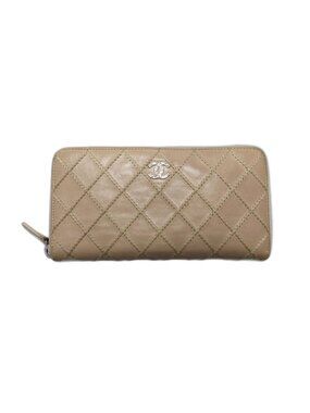 Chanel No 19 Bicolor Quilted Leather Zip Around Wallet